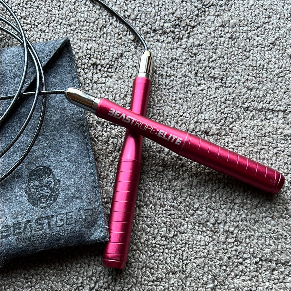 Red Speed Jump Rope with Gray Pouch - Picture 2 of 3